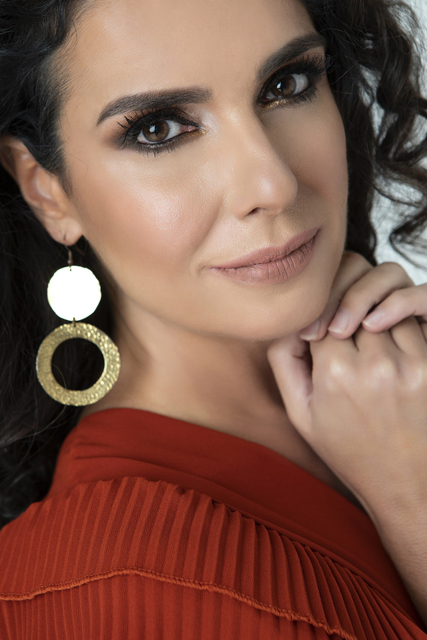 Η Κλεονίκη Δεμίρη παρουσιάζει τον πρώτο της προσωπικό δίσκο, «Μαγική Συνταγή»