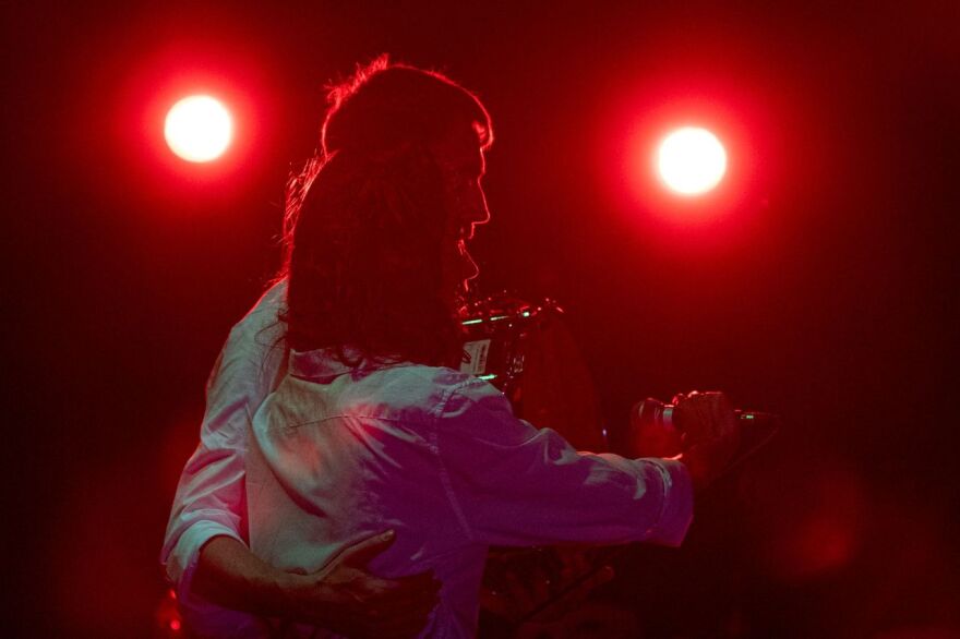 Στέγη Ιδρύματος Ωνάση: Μεταμορφώνεται σε επαρχιακό κέντρο διασκέδασης και στήνει πανηγύρι