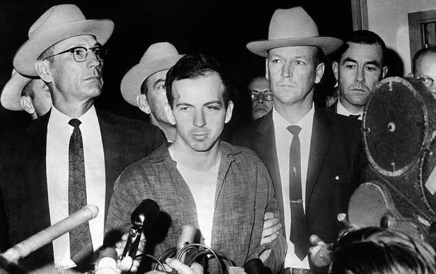 Ανατροπή στη δολοφονία του Κένεντι; Νέοι ισχυρισμοί ότι ο Όσβαλντ δεν ήταν ο δολοφόνος