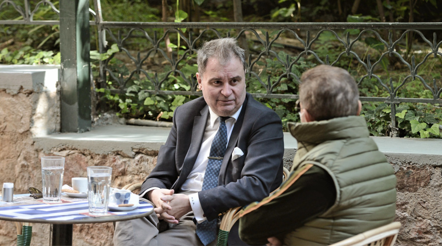 O Στάθης Μπαρτζώκας στον Δανίκα: Η πανδημία γέννησε «Σαμουράι» (και... απασφάλισε τους «ψεκασμένους»)