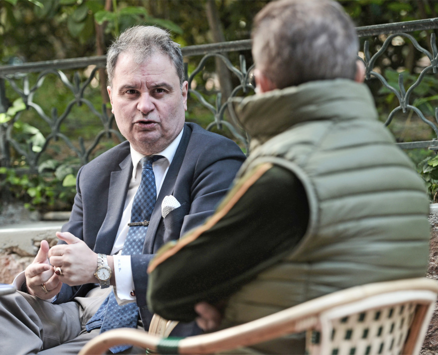 O Στάθης Μπαρτζώκας στον Δανίκα: Η πανδημία γέννησε «Σαμουράι» (και... απασφάλισε τους «ψεκασμένους»)