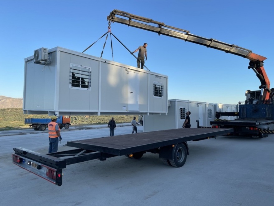 Αρκαλοχώρι: Νέοι οικίσκοι έφτασαν σήμερα για τους σεισμόπληκτους (φωτογραφίες)