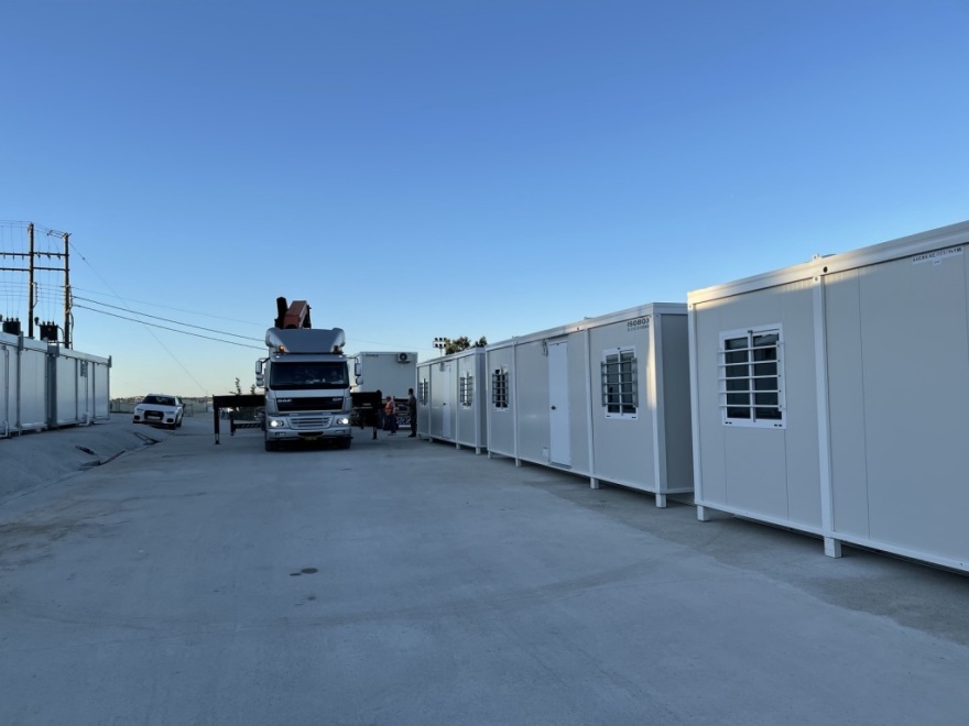 Αρκαλοχώρι: Νέοι οικίσκοι έφτασαν σήμερα για τους σεισμόπληκτους (φωτογραφίες)