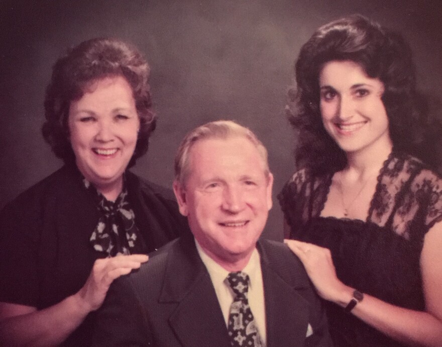 Έψαχνε από τις ΗΠΑ στην Ελλάδα τη βιολογική της μητέρα και την βρήκε χάρη στο Facebook 