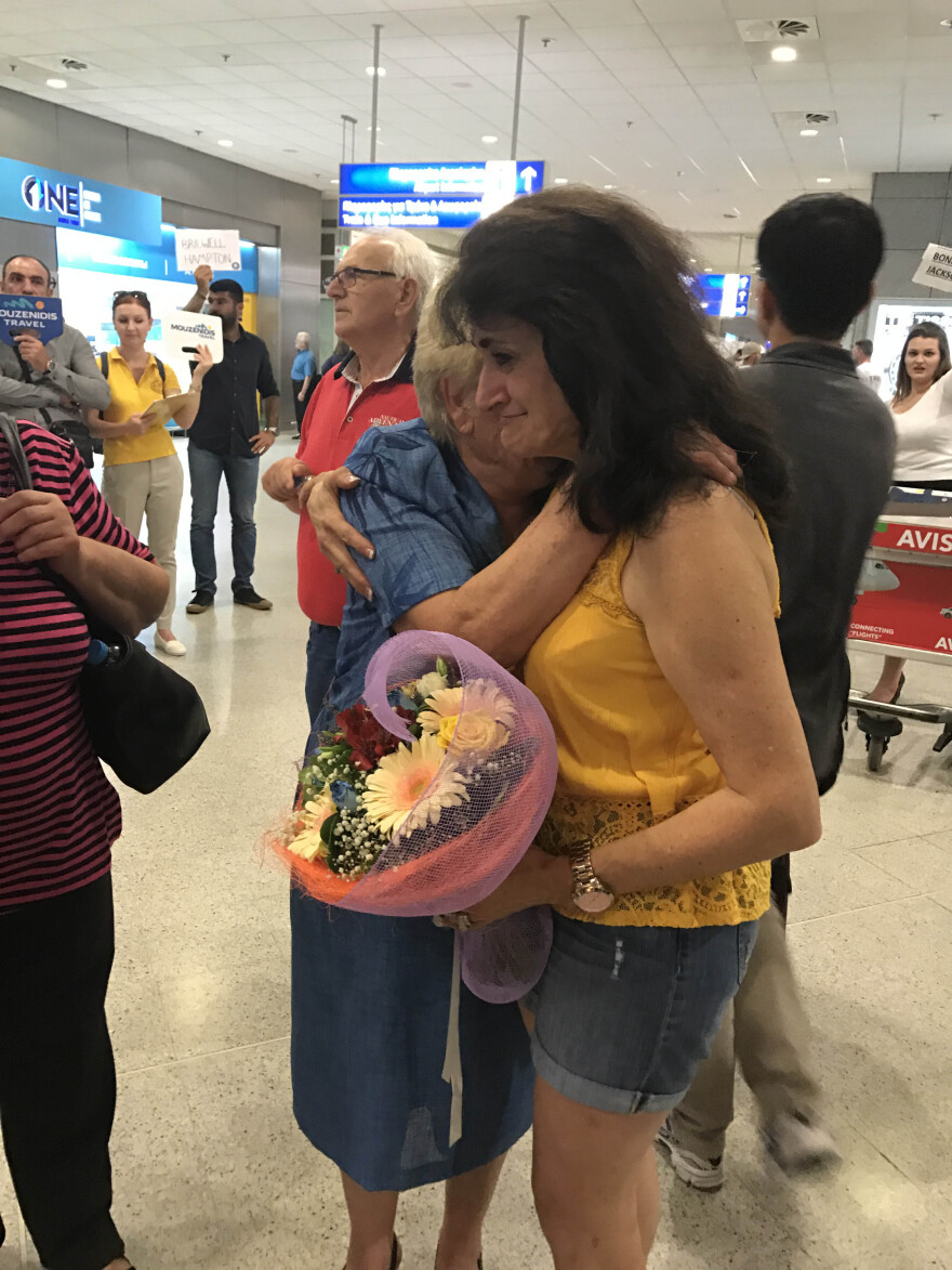 Τα ορφανά της Ελλάδος επιστρέφουν: Τι είναι το Eftychia Project, που άρχισε ήδη να ενώνει χαμένες οικογένειες