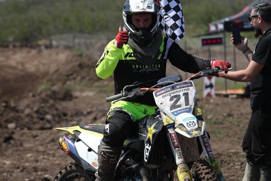 Οι φίλοι αποχαιρετούν τον Αλέξανδρο που πέθανε μετά από τραυματισμό σε αγώνα motocross στα Γιαννιτσά