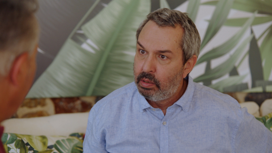 «Συμπέθεροι απ' τα Τίρανα»: Η Πένη συνεχίζει να κρύβει τον Μπουκουράν στο πατρικό της