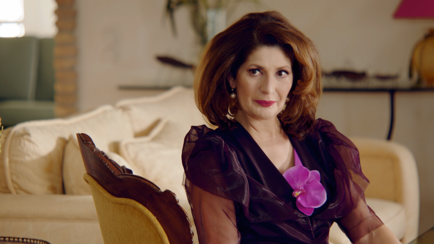 «Συμπέθεροι απ' τα Τίρανα»: Η Πένη συνεχίζει να κρύβει τον Μπουκουράν στο πατρικό της