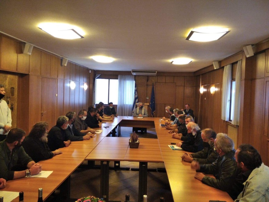 Στον Πειραιά έκαναν «απόβαση» αγρότες της Κρήτης  - Διαμαρτυρία στο  υπ. Αγροτικής Ανάπτυξης