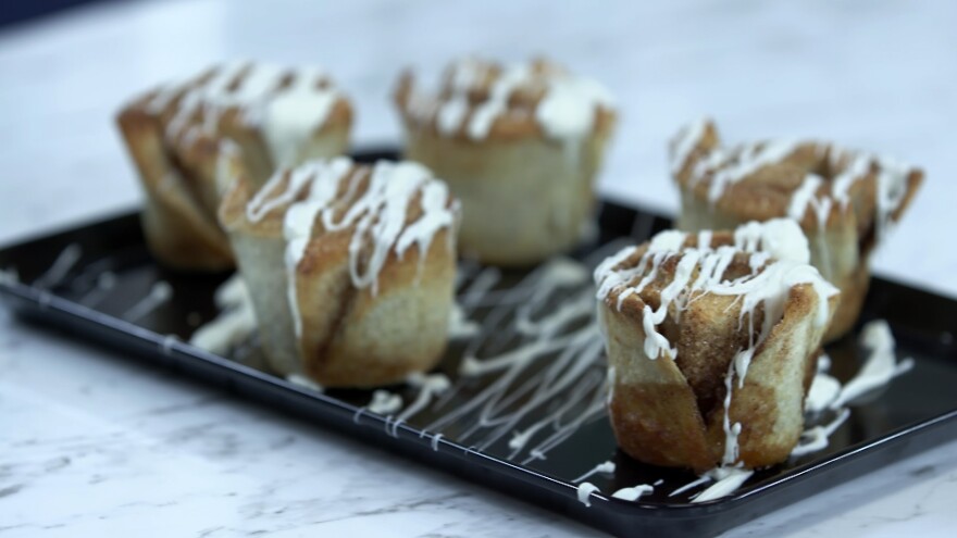 Συνταγές εύκολες, αλλά ιδιαίτερες προτείνει ο Άκης Πετρετζίκης στο «Kitchen Lab» 