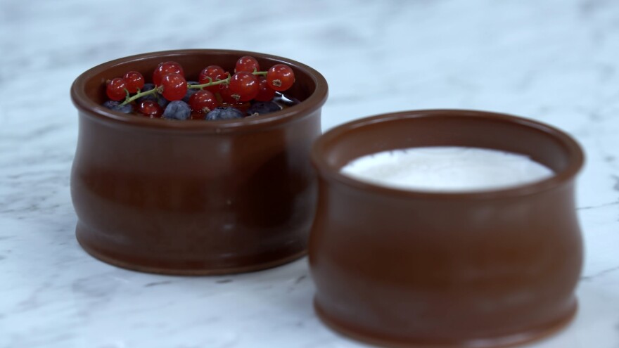 Συνταγές εύκολες, αλλά ιδιαίτερες προτείνει ο Άκης Πετρετζίκης στο «Kitchen Lab» 