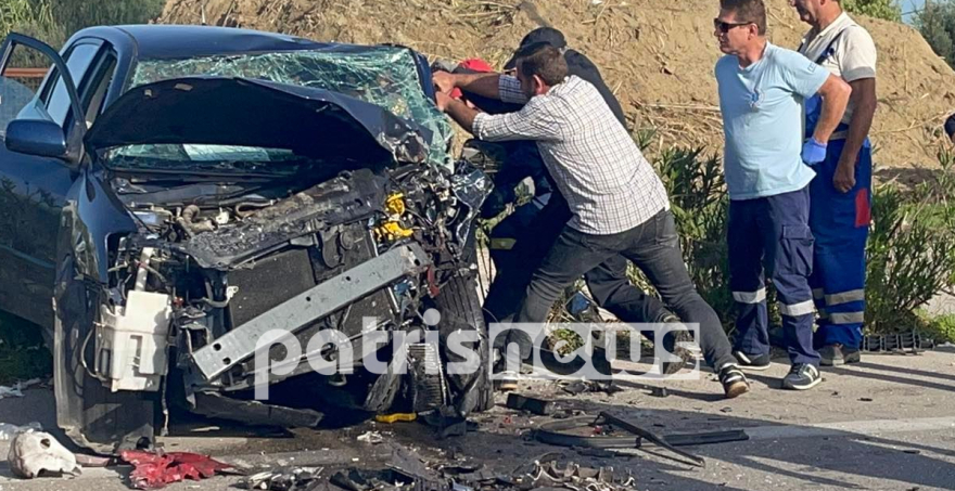 Μετωπική δυο οχημάτων με τρεις τραυματίες στην Πύργου - Πατρών