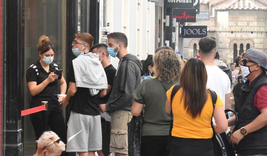 Επιχείρηση «μέτρα για τους ανεμβολίαστους»: Οι Αθηναίοι στην Ερμού για τα ψώνια τους - Σαρωτικοί έλεγχοι από την ΕΛΑΣ