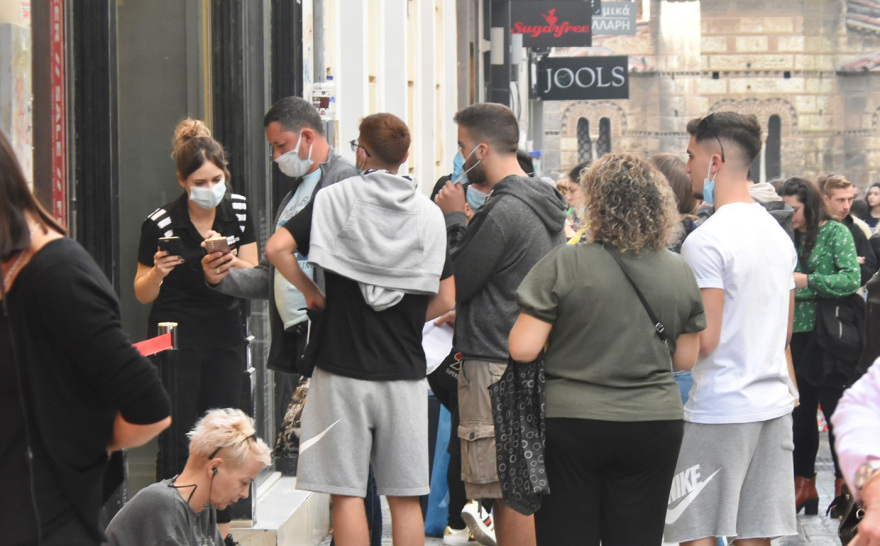 Επιχείρηση «μέτρα για τους ανεμβολίαστους»: Οι Αθηναίοι στην Ερμού για τα ψώνια τους - Σαρωτικοί έλεγχοι από την ΕΛΑΣ