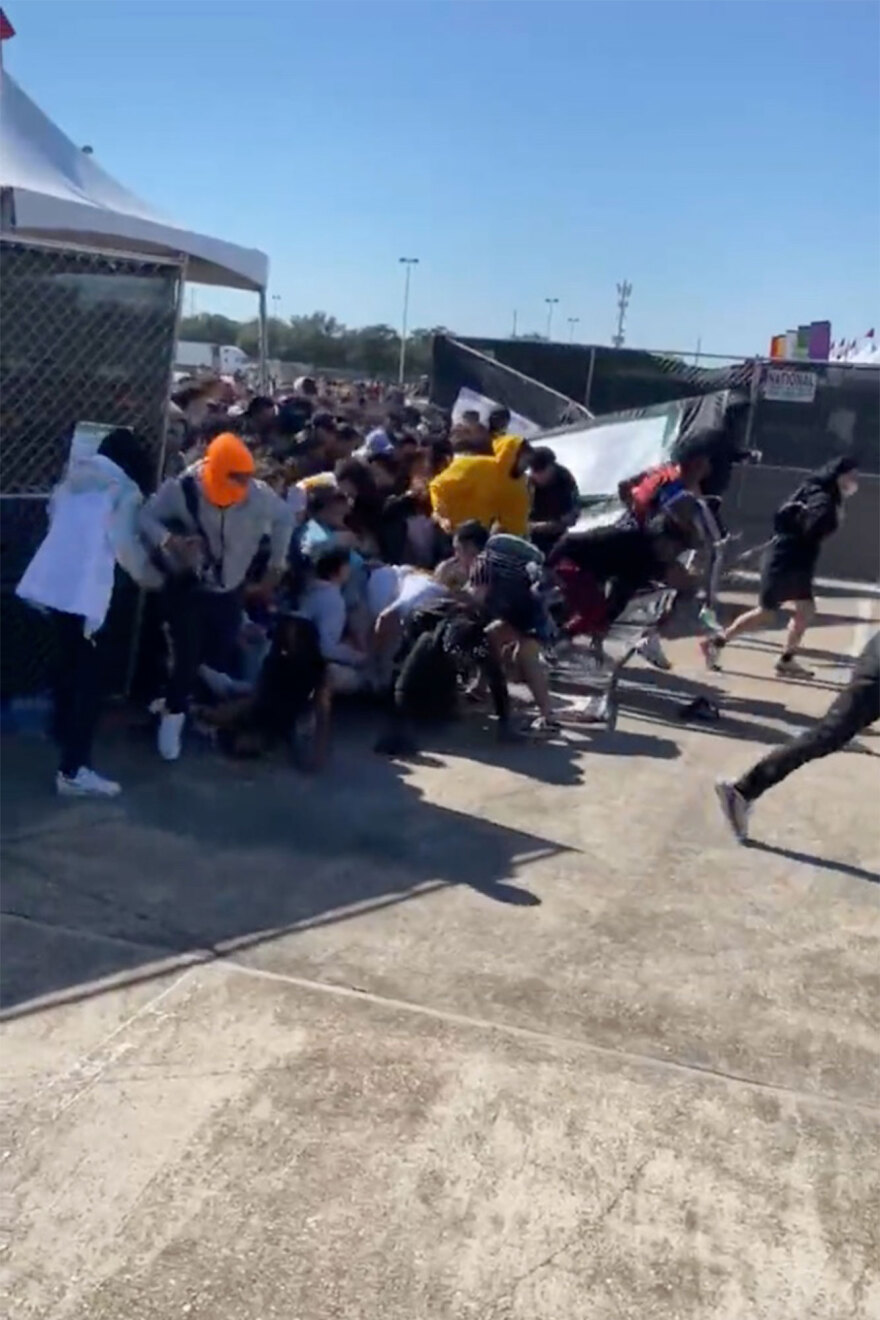 Τέξας: Χάος στο μουσικό φεστιβάλ του ράπερ Τράβις Σκοτ - Τουλάχιστον 8 νεκροί και εκατοντάδες τραυματίες