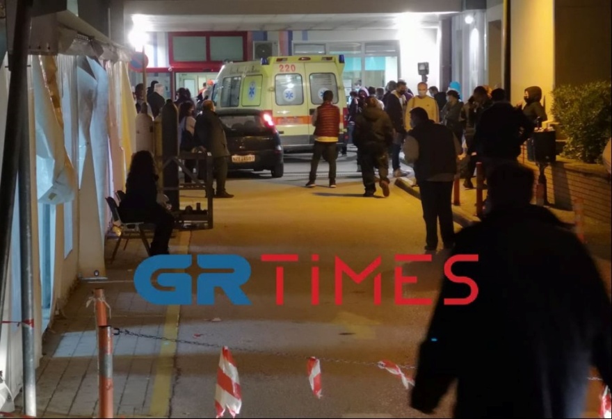 Θεσσαλονίκη: Πολύωρη η αναμονή για ασθενείς με κορωνοϊό στο νοσοκομείο Παπαγεωργίου