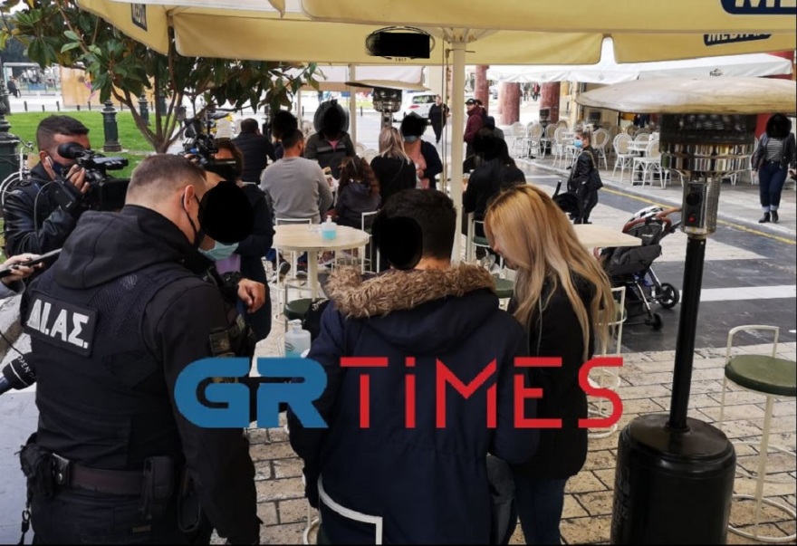 Επιχείρηση «μέτρα για τους ανεμβολίαστους»: Οι Αθηναίοι στην Ερμού για τα ψώνια τους - Σαρωτικοί έλεγχοι από την ΕΛΑΣ