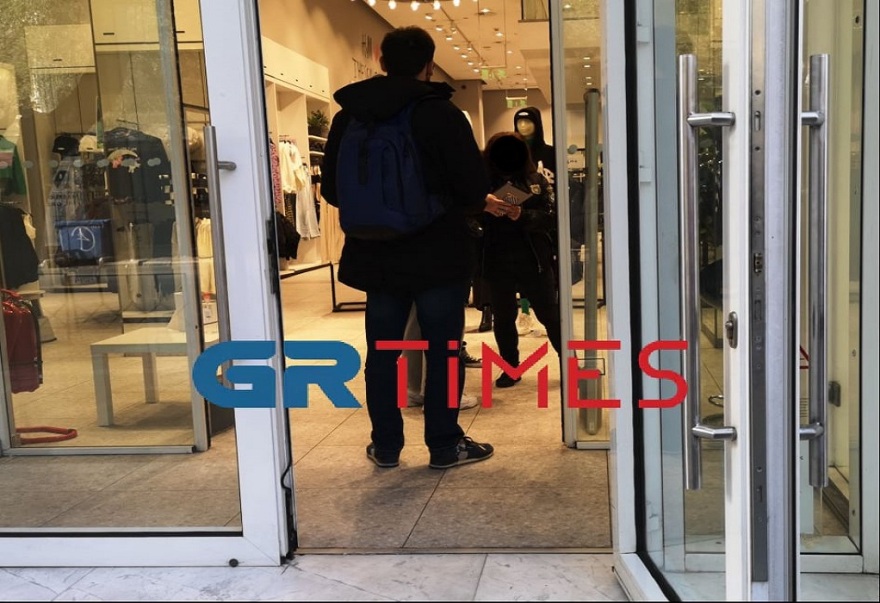 Επιχείρηση «μέτρα για τους ανεμβολίαστους»: Οι Αθηναίοι στην Ερμού για τα ψώνια τους - Σαρωτικοί έλεγχοι από την ΕΛΑΣ