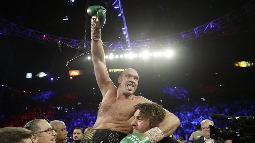 Τάισον Φιούρι: Η ξέφρενη νύχτα με δύο θαυμάστριες, ενώ η γυναίκα και το νεογέννητο παιδί του τον περίμεναν σπίτι