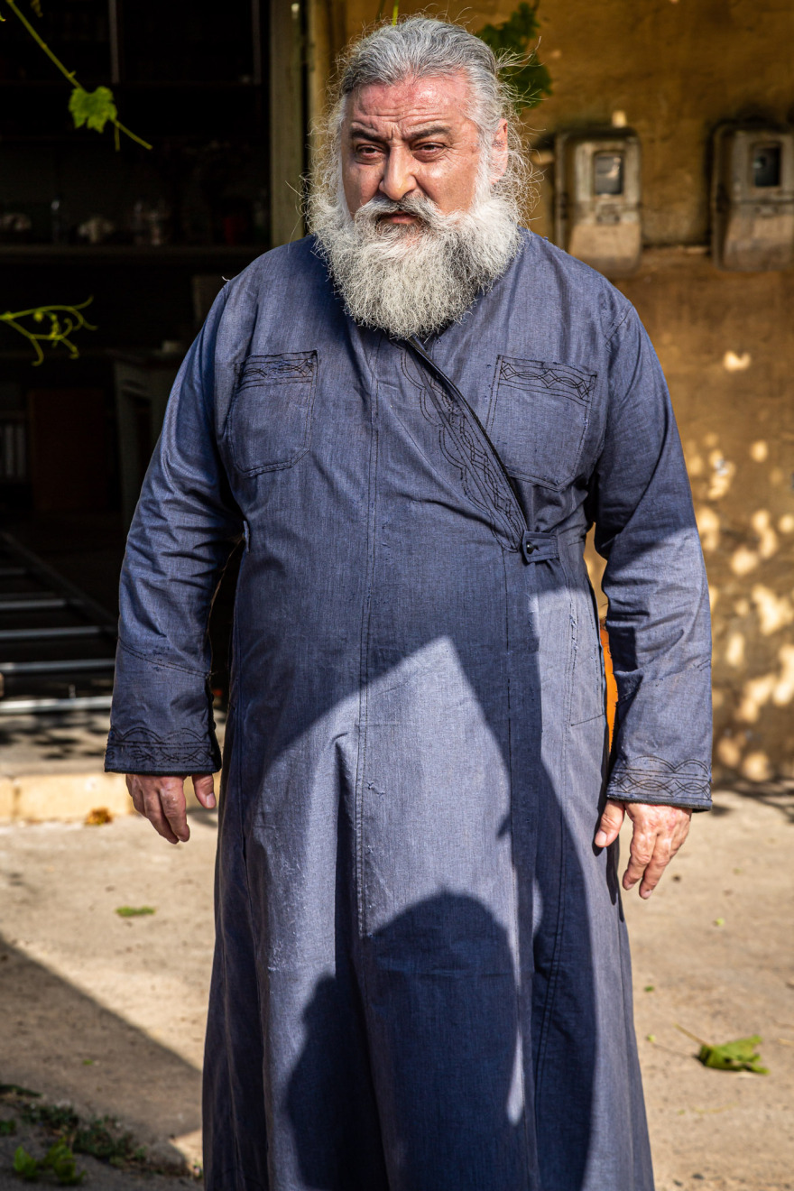 Στο αποψινό επεισόδιο της σειράς «Κομάντα και Δράκοι» ο Ντόντος προκαλεί black out στο χωριό 