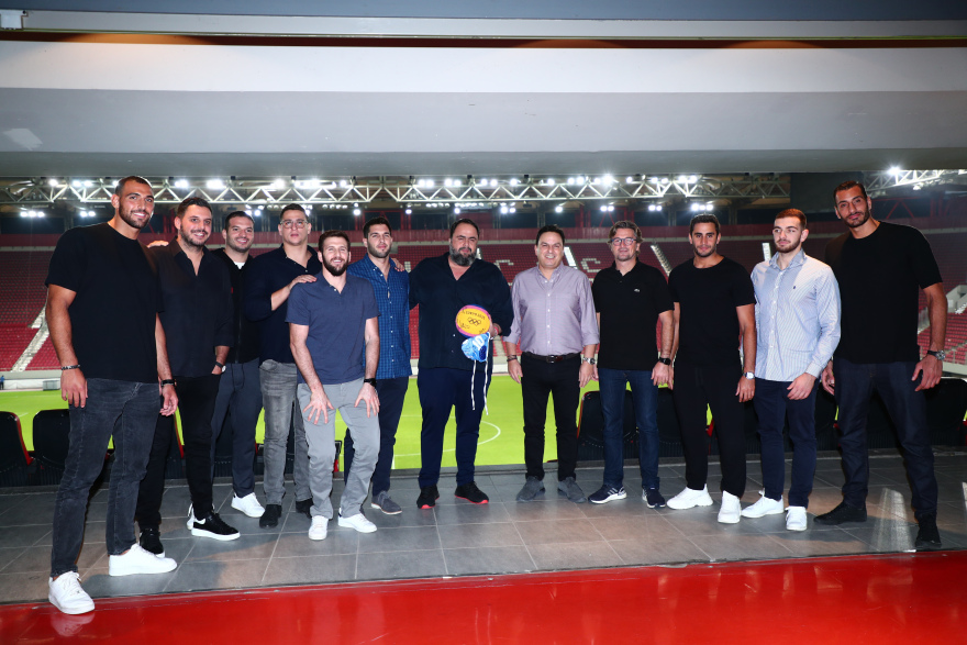 Παρέδωσε το πριμ στην Εθνική πόλο ανδρών ο Μαρινάκης - «Είμαι συναισθηματικά δεμένος με το άθλημα»