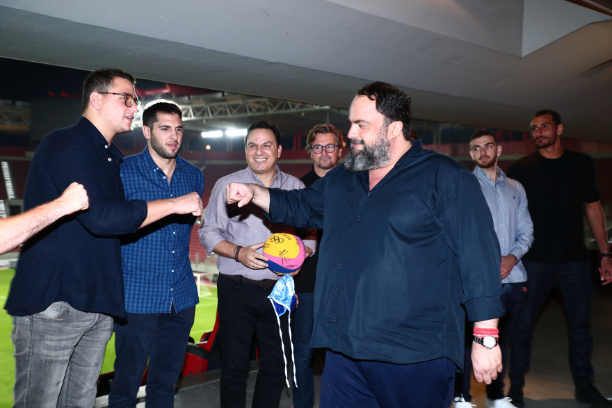 Παρέδωσε το πριμ στην Εθνική πόλο ανδρών ο Μαρινάκης - «Είμαι συναισθηματικά δεμένος με το άθλημα»