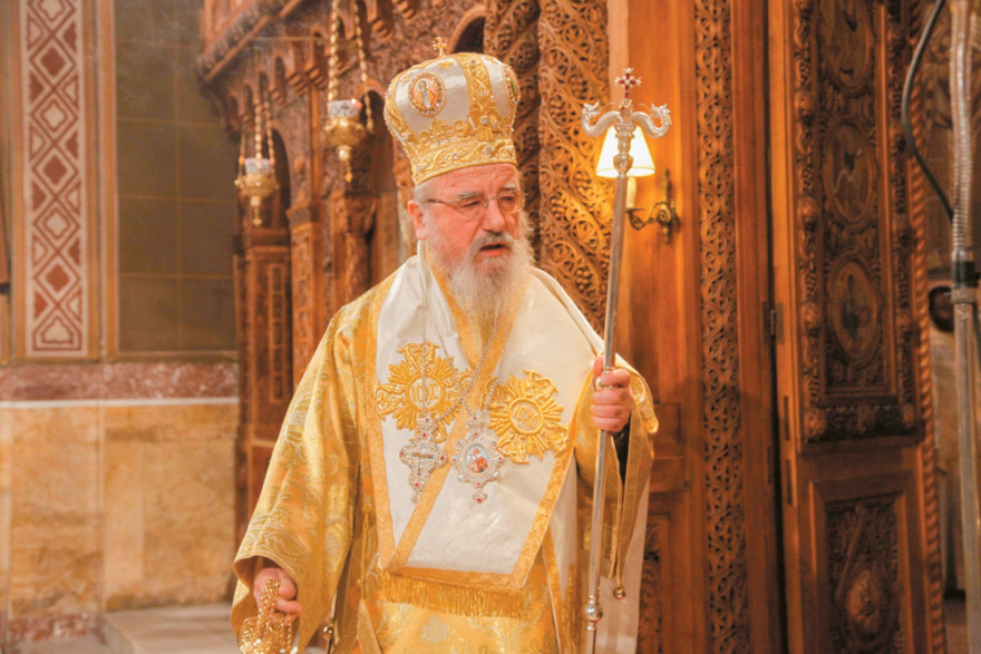 Εκκλησία και πανδημία: Οι ιεράρχες και τα μοναστήρια που... ευλογούν τους «ψεκ»