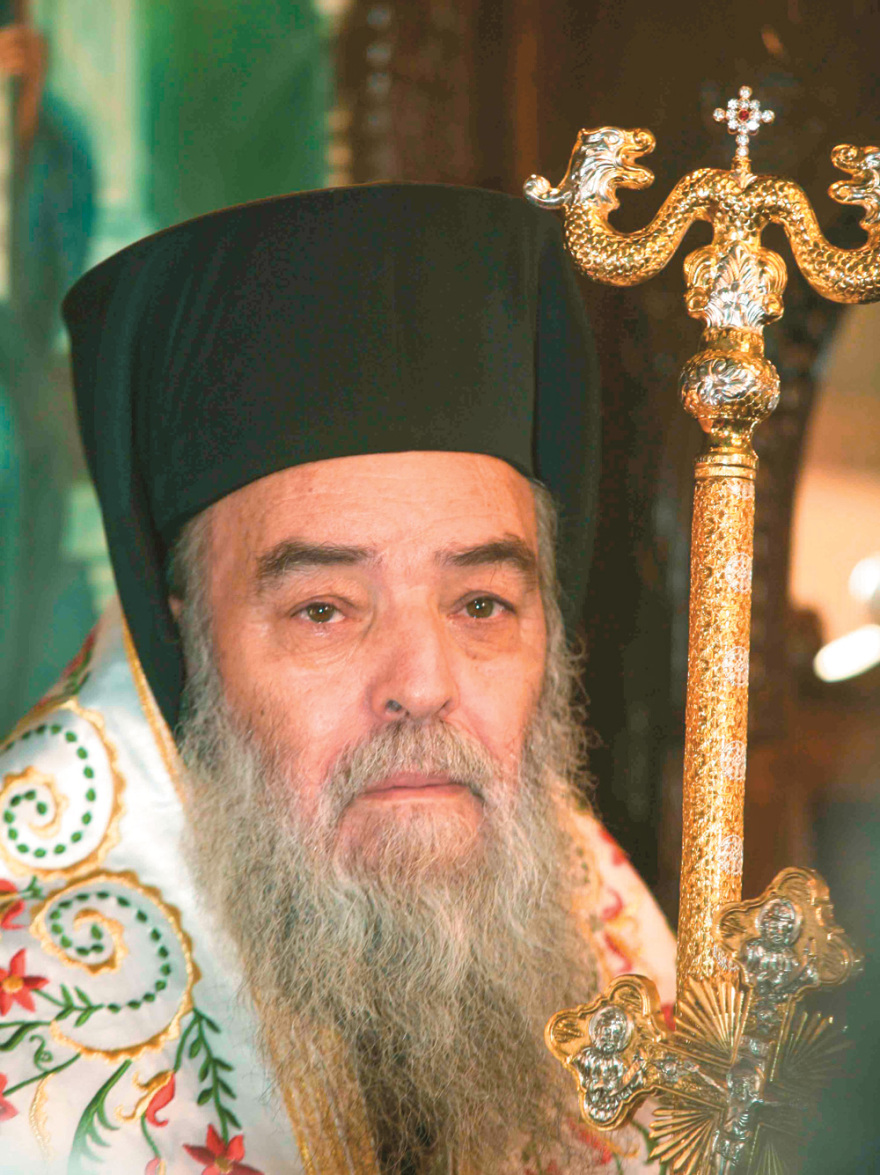 Εκκλησία και πανδημία: Οι ιεράρχες και τα μοναστήρια που... ευλογούν τους «ψεκ»