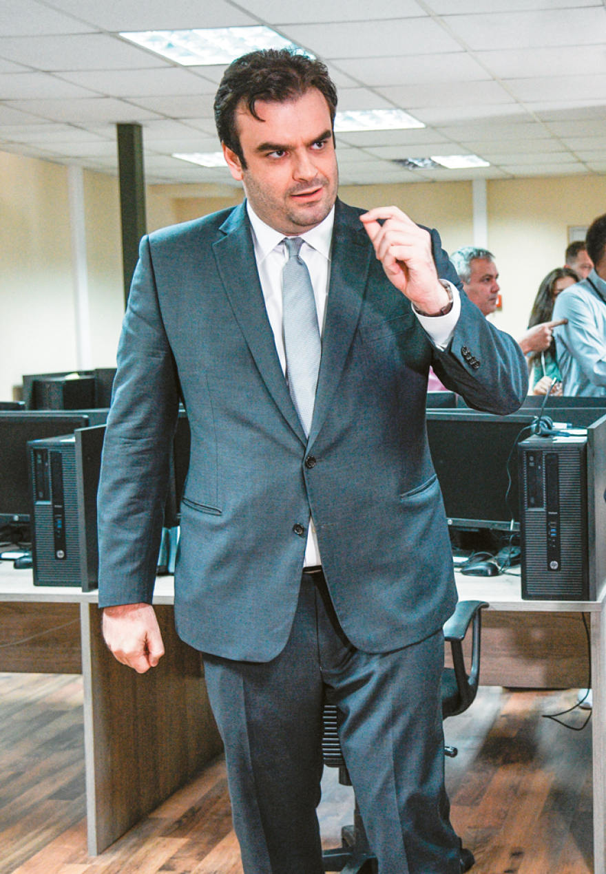 Κυριάκος Πιερρακάκης στο ΘΕΜΑ: Ιδιωτικά συμφωνητικά και «γνήσιο υπογραφής» από το κινητό