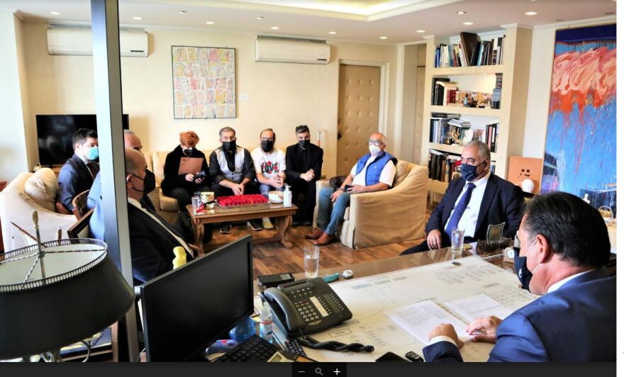 Η κυβέρνηση δίνει σε κομμωτές και κουρείς την αποκλειστικότητα στην πώληση ειδών κομμωτηρίου