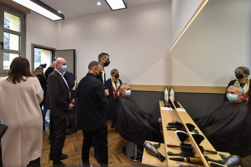 Άνοιξε τις πόρτες του το «Κοινωνικό Κομμωτήριο» του Δήμου Αθηναίων