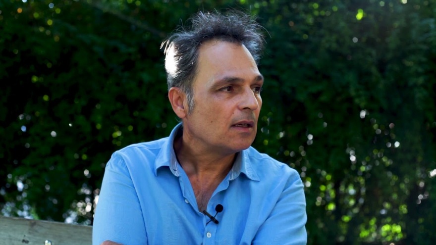 Η Adele στον Alpha και τα κορίτσια του Mega σαρώνουν