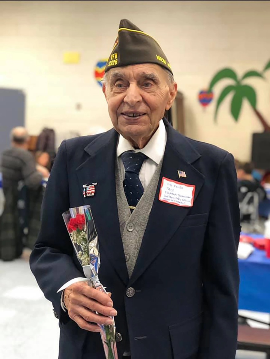 Αμερική, η χώρα των ευκαιριών: Ένας 97χρονος και μία μαύρη με... οπλοπολυβόλα εξελέγησαν σε Νιου Τζέρσεϊ και Βιρτζίνια