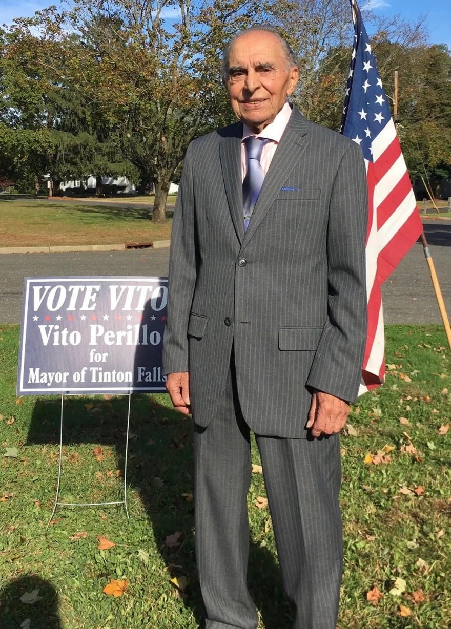 Αμερική, η χώρα των ευκαιριών: Ένας 97χρονος και μία μαύρη με... οπλοπολυβόλα εξελέγησαν σε Νιου Τζέρσεϊ και Βιρτζίνια