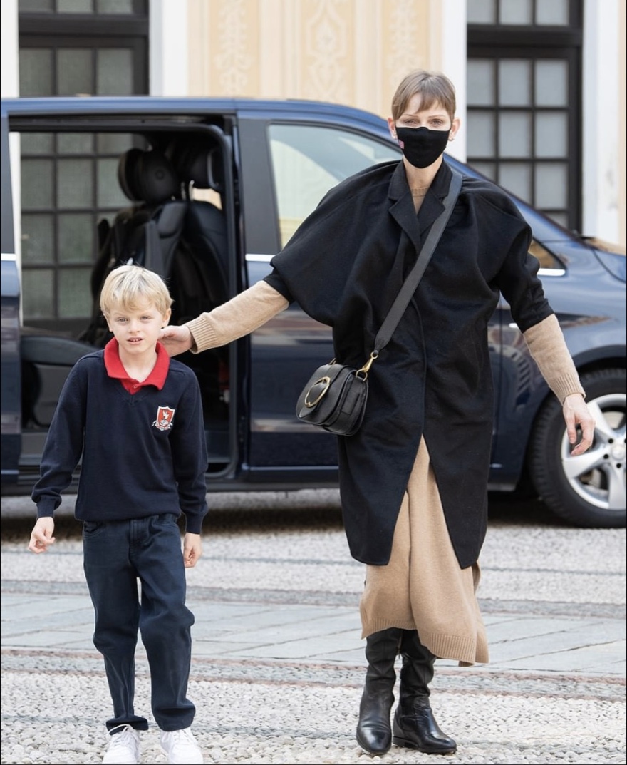 Η επιστροφή της πριγκίπισσας Σαρλίν στο Μονακό - Την εκβίασε ο Αλβέρτος ότι θα χάσει τα παιδιά;