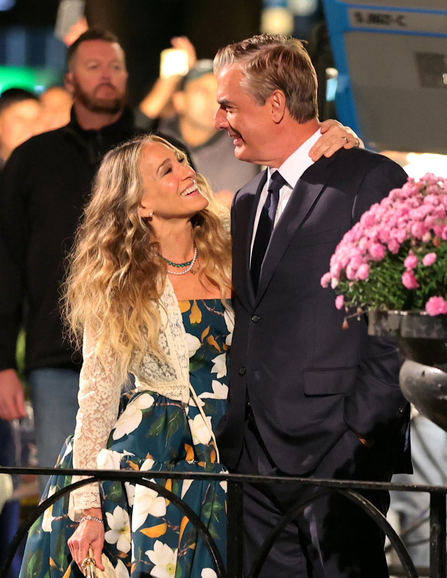 Τα τρυφερά ενσταντανέ της «Κάρι» με τον Mr. Big, μετά τις φήμες που τους ήθελαν χωρισμένους στο «And Just Like That»