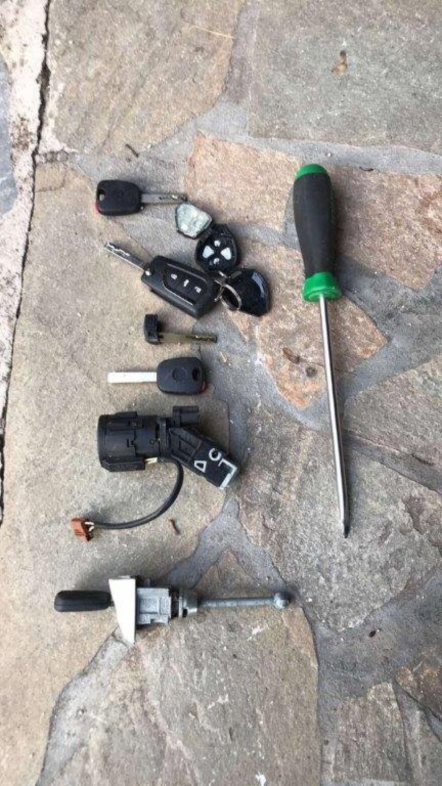 Εξαρθρώθηκε εγκληματική ομάδα που έκλεβε αυτοκίνητα στην Αττική