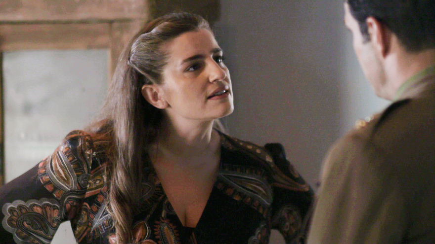 «Άγριες Μέλισσες»: Η Ελένη προκαλεί ανοιχτά τον Ακύλα και εκείνος φοβάται πως έμαθε την αλήθεια