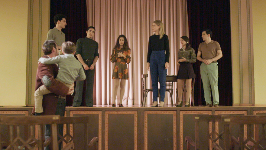 «Άγριες Μέλισσες»: Η Ελένη προκαλεί ανοιχτά τον Ακύλα και εκείνος φοβάται πως έμαθε την αλήθεια