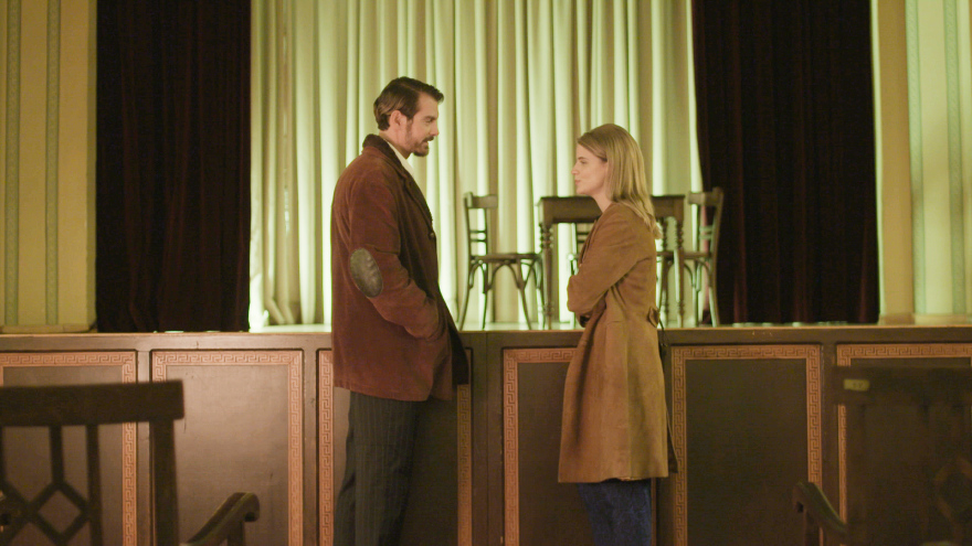 «Άγριες Μέλισσες»: Η Ελένη προκαλεί ανοιχτά τον Ακύλα και εκείνος φοβάται πως έμαθε την αλήθεια