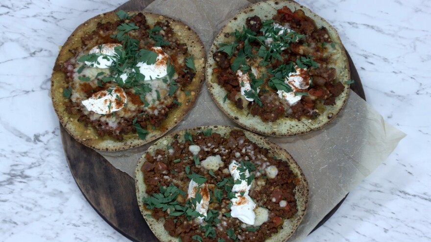 Xειμωνιάτικες συνταγές με έντονα αρώματα προτείνει ο Άκης Πετρετζίκης στο «Kitchen Lab» 