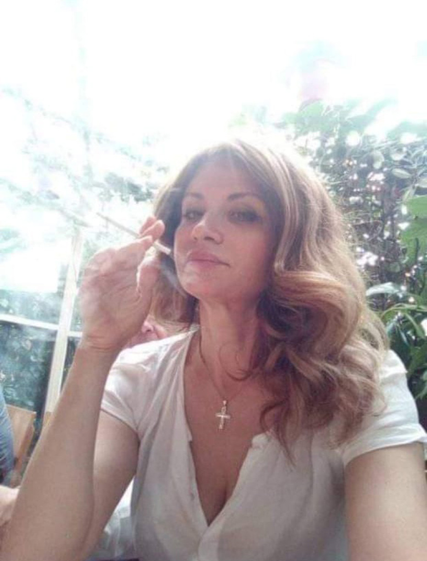 Ποια είναι η εικαστικός που πυροβόλησε και τραυμάτισε σοβαρά τον πατέρα του παιδιού της στο Χαλάνδρι