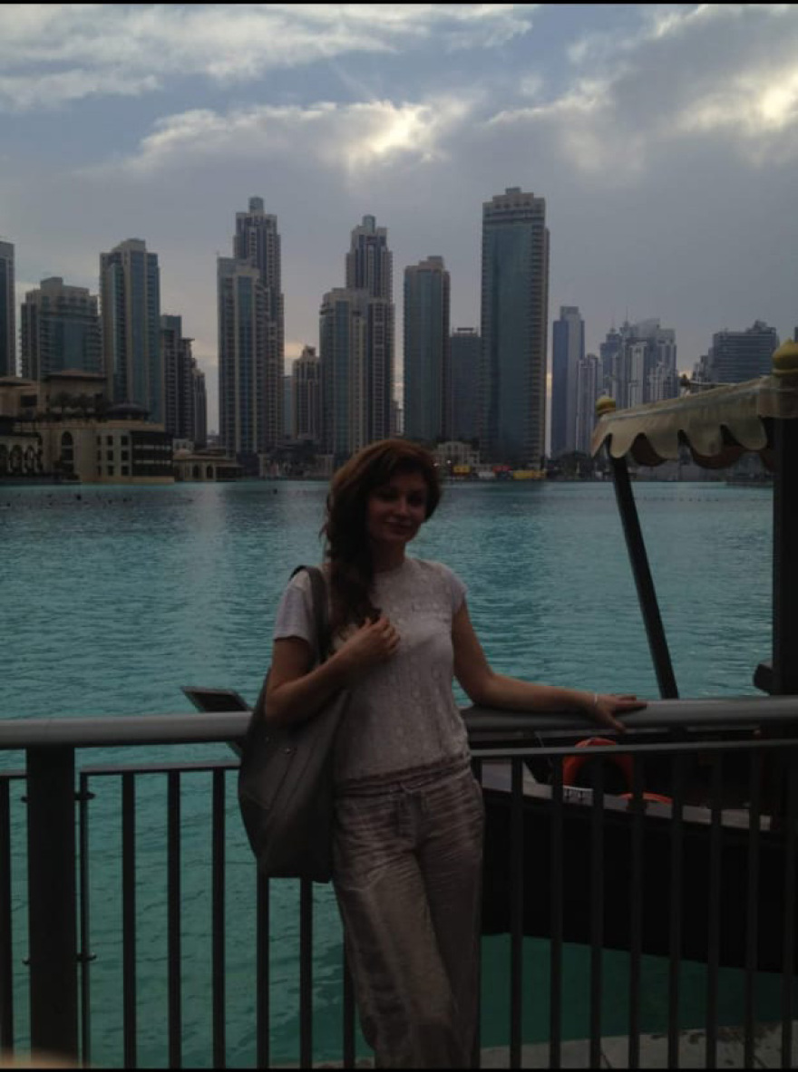 Ποια είναι η εικαστικός που πυροβόλησε και τραυμάτισε σοβαρά τον πατέρα του παιδιού της στο Χαλάνδρι