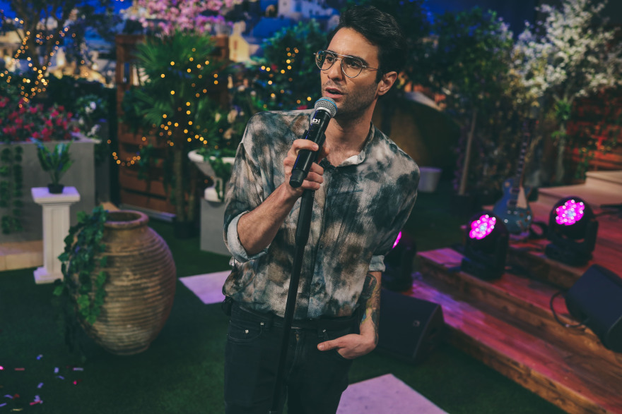  Ο Ίαν Στρατής και η Ματθίλδη Μαγγίρα παίρνουν το μικρόφωνο και τραγουδούν μαζί στο αποψινό «Celebrity Game Night» 