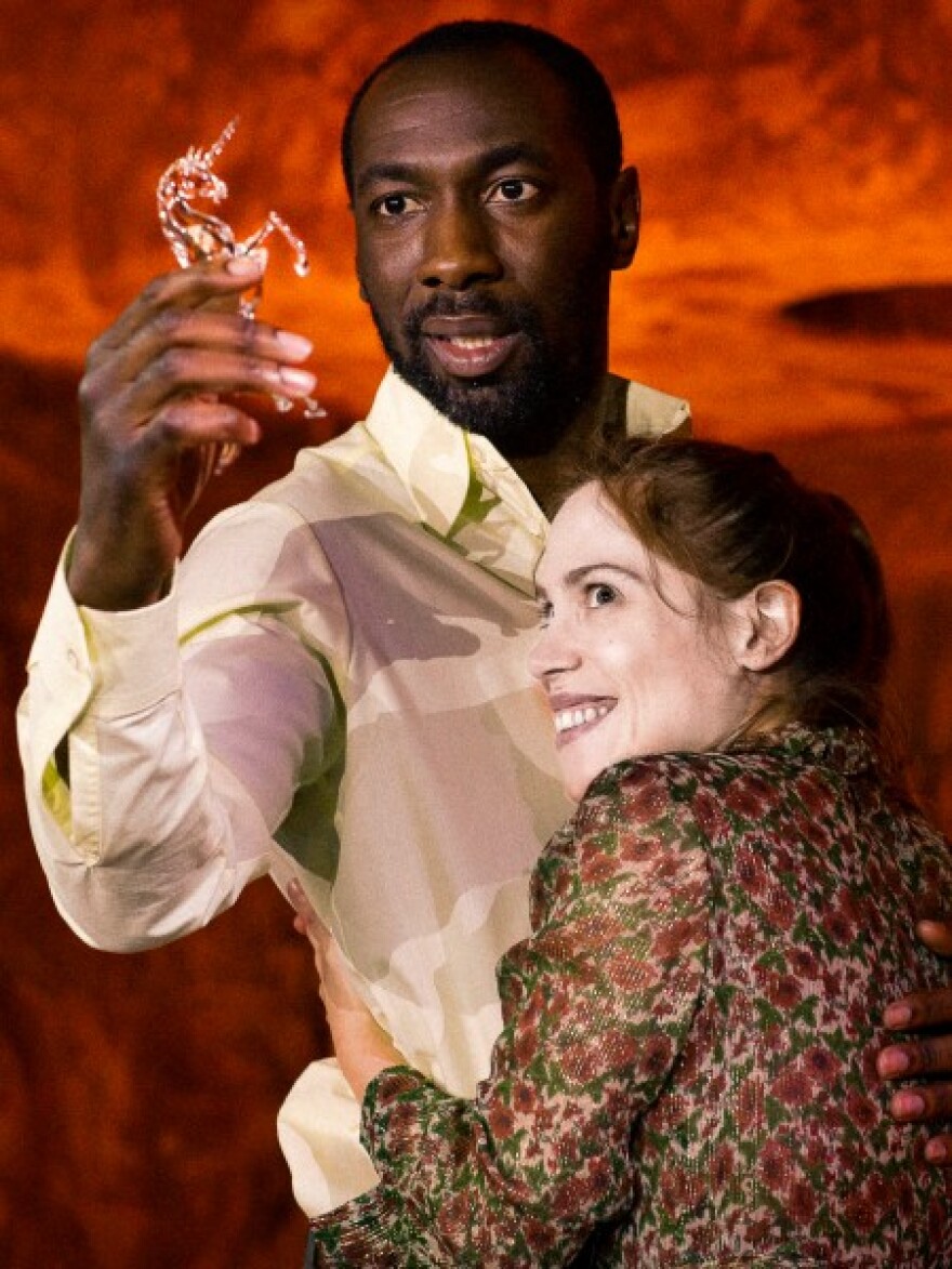 Όλη η Αθήνα-μαζί και η Γκλέν Γκλόουζ-είδαν τον «Γυάλινο Κόσμο» με την Ιζαμπέλ Ιπέρ