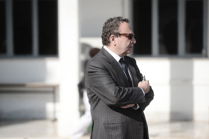 Συγγενείς και φίλοι αποχαιρέτησαν τον Χρήστο Κυριαζή - Με λευκά τριαντάφυλλα η Βάνα Μπάρμπα