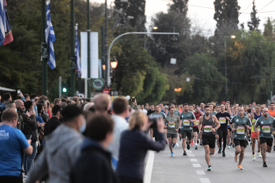 Φωτογραφίες από την κούρσα των 10 χλμ στον 38ο Μαραθώνιο της Αθήνας, οι κυκλοφοριακές ρυθμίσεις 