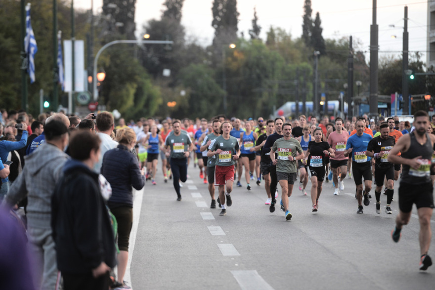 Φωτογραφίες από την κούρσα των 10 χλμ στον 38ο Μαραθώνιο της Αθήνας, οι κυκλοφοριακές ρυθμίσεις 