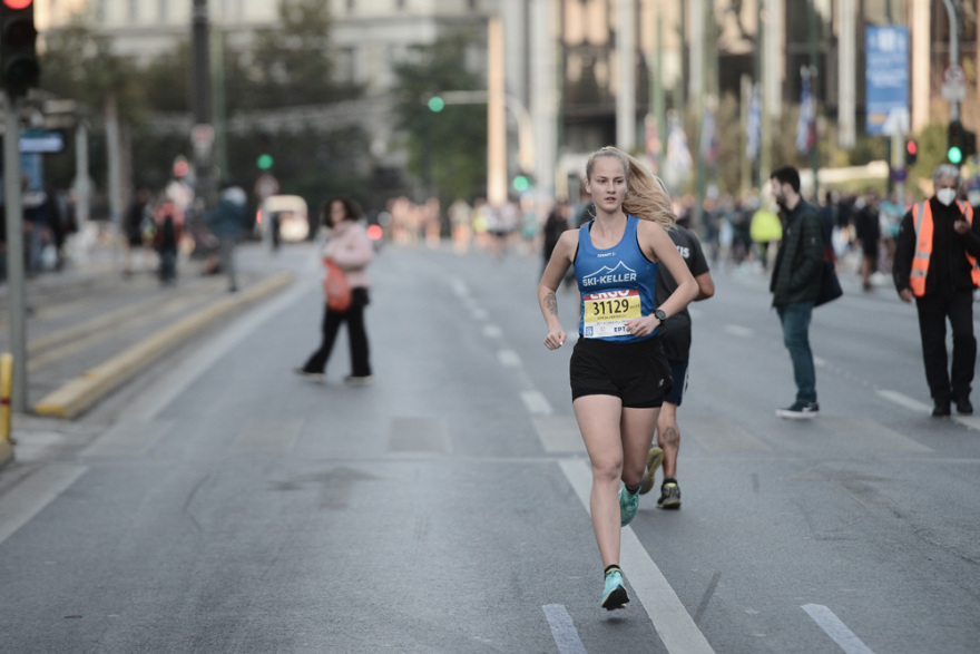 Φωτογραφίες από την κούρσα των 10 χλμ στον 38ο Μαραθώνιο της Αθήνας, οι κυκλοφοριακές ρυθμίσεις 