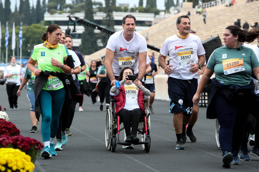 Ο 38ος Αυθεντικός Μαραθώνιος της Αθήνας σε 25 κλικ